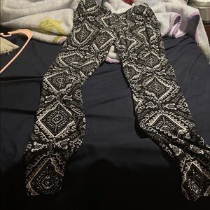 Black and White Patterned Leggings